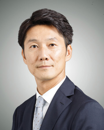 Masa Yoshimura スーツを着た男性